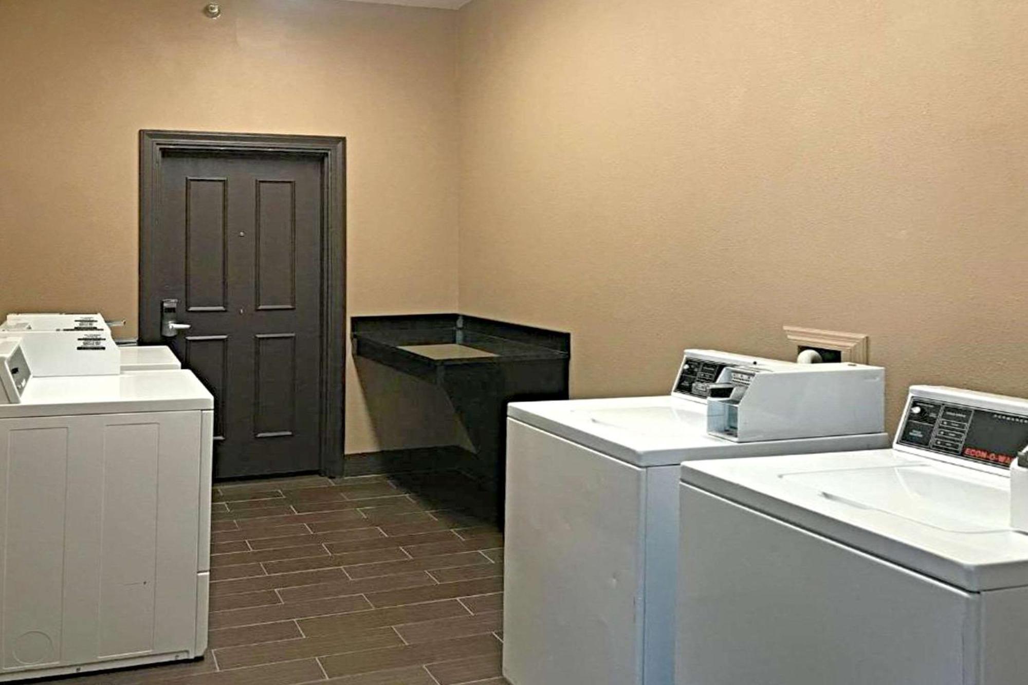 Hotel Comfort & - St Louis Area 3*
