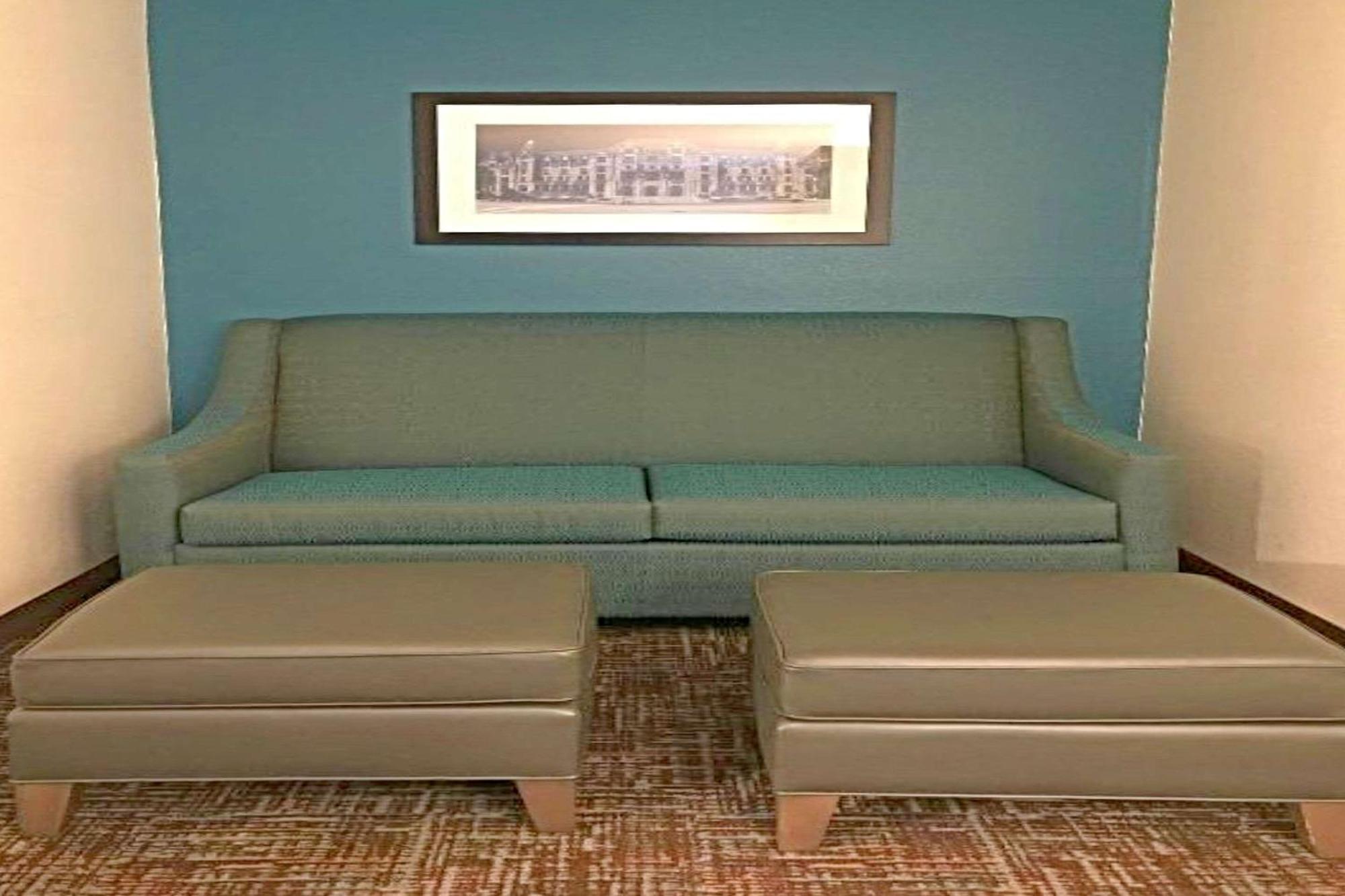 Comfort & - St Louis Area Hotel