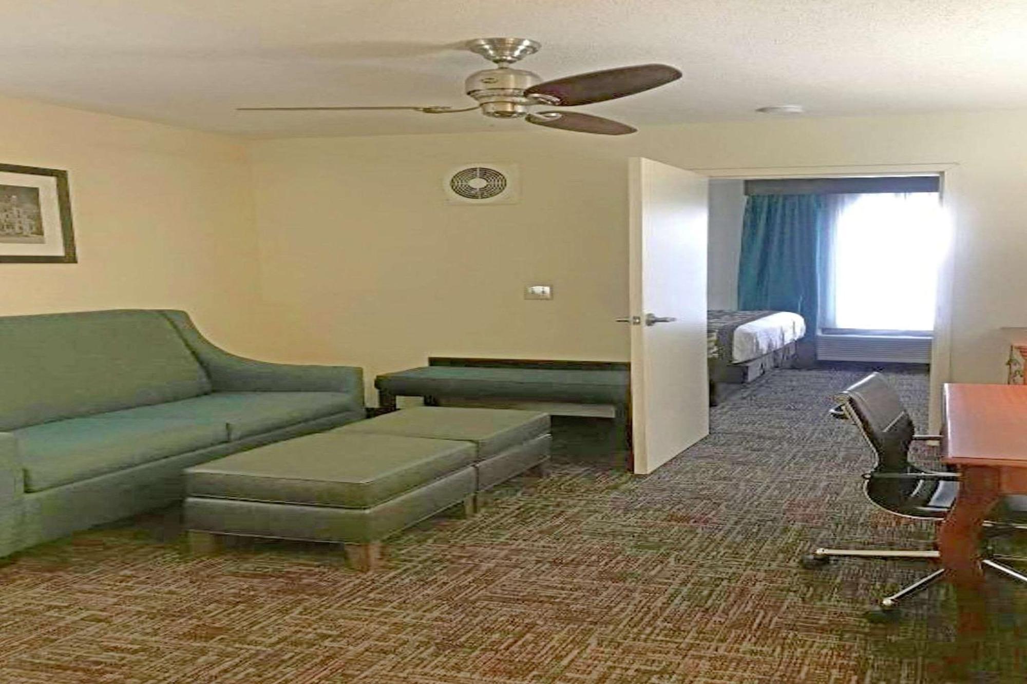 Hotel Comfort & - St Louis Area O'Fallon