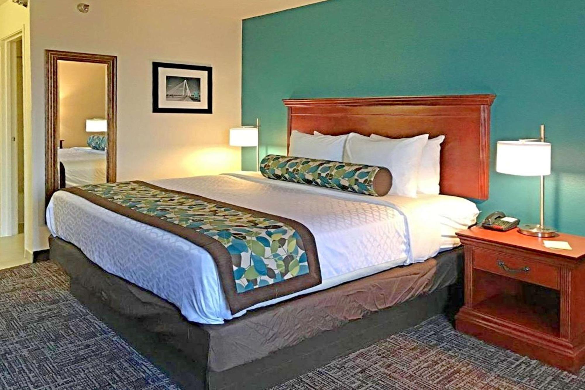 Comfort & - St Louis Area Hotel