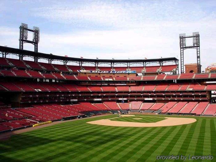 Hotel Comfort & - St Louis Area 3*