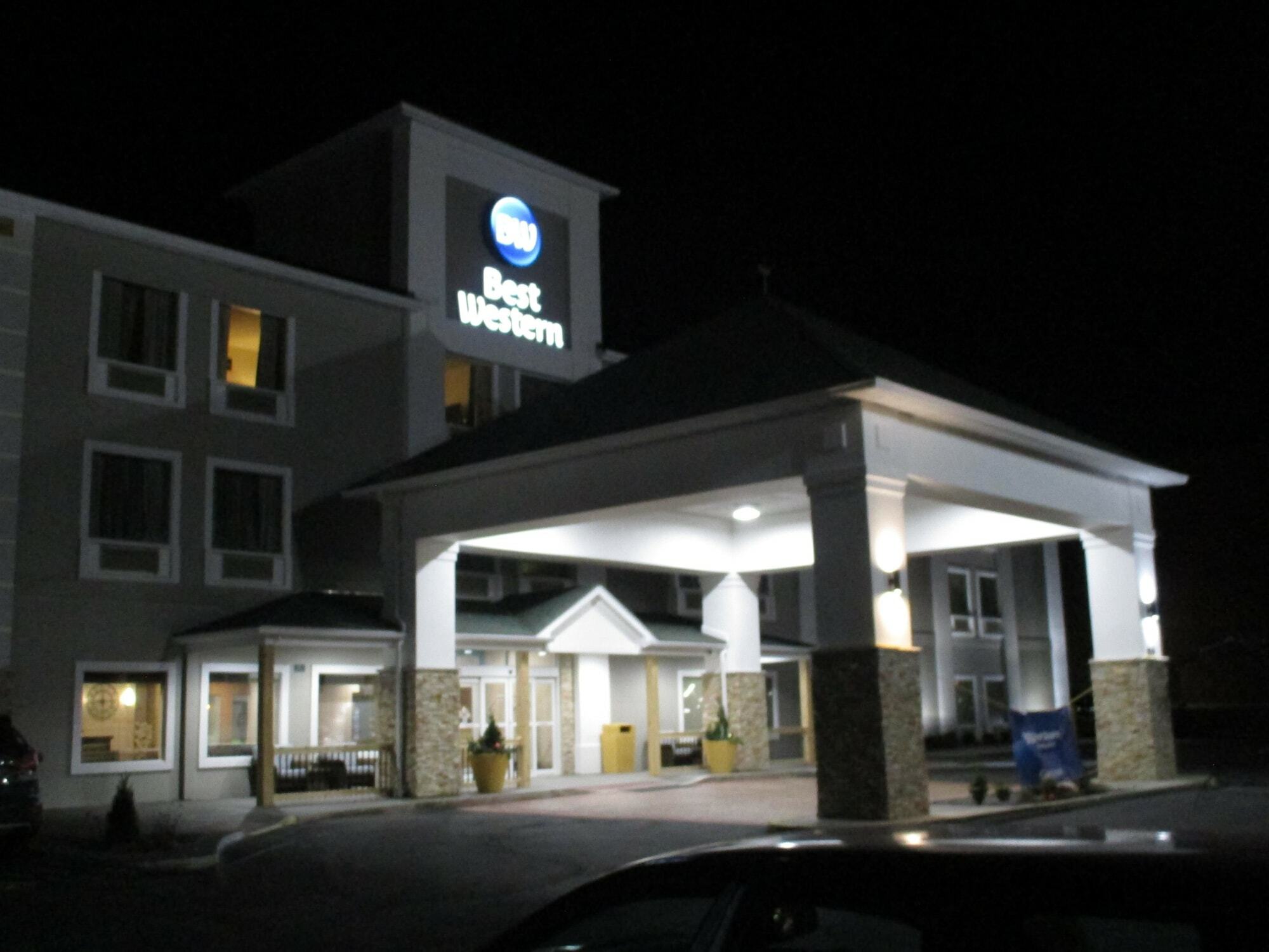 Comfort & - St Louis Area Hotel